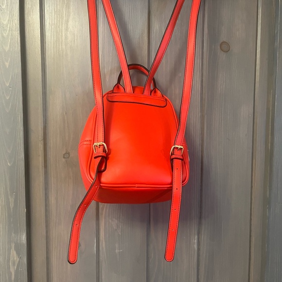 🎒 Small Red Backpack 🎒 - Picture 2 of 3